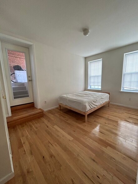 Building Photo - 3901 Baring St