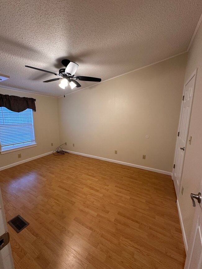 Building Photo - 304 Carson Elliott Dr