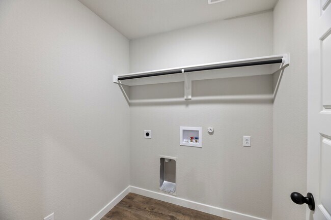 Building Photo - AVAILABLE NOW!  CUL-DE-SAC TRIPLEX LOT LOCATED ON 1-ACRE IN MIDLOTHIAN, TX!