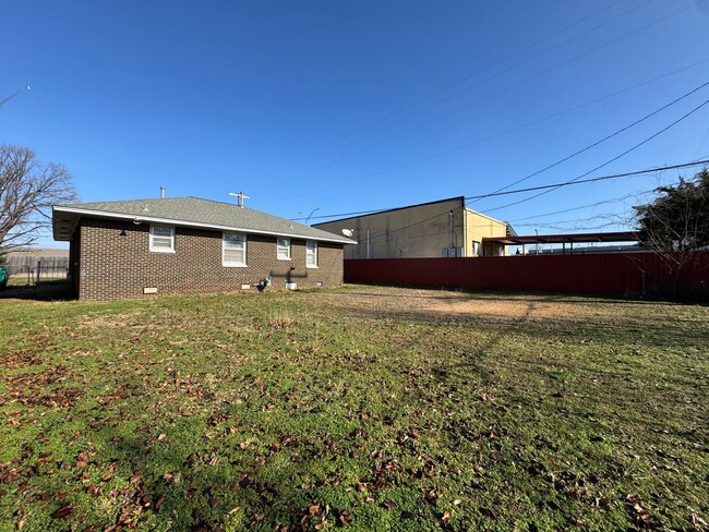 Building Photo - Single Family Home in the Village