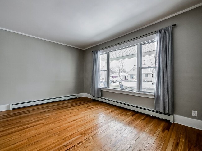 Building Photo - Fully Remodeled 2-Bed Duplex in Dearborn!