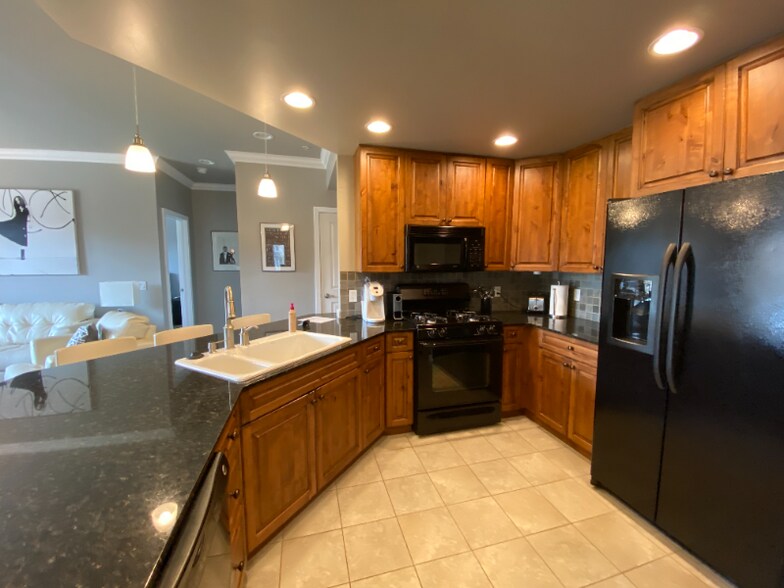Building Photo - 6005 St Moritz Dr