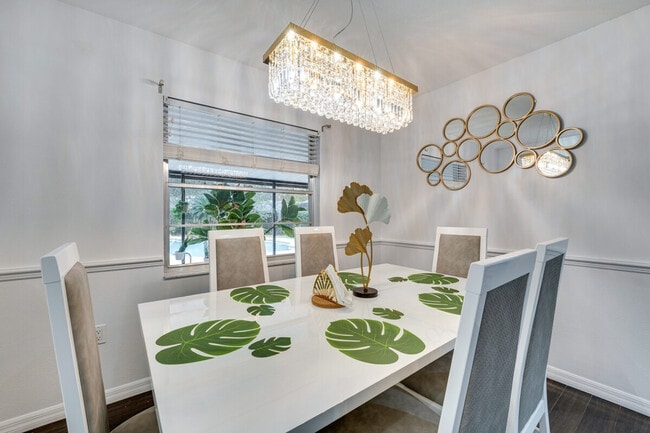 Building Photo - 8644 Sandberry Blvd