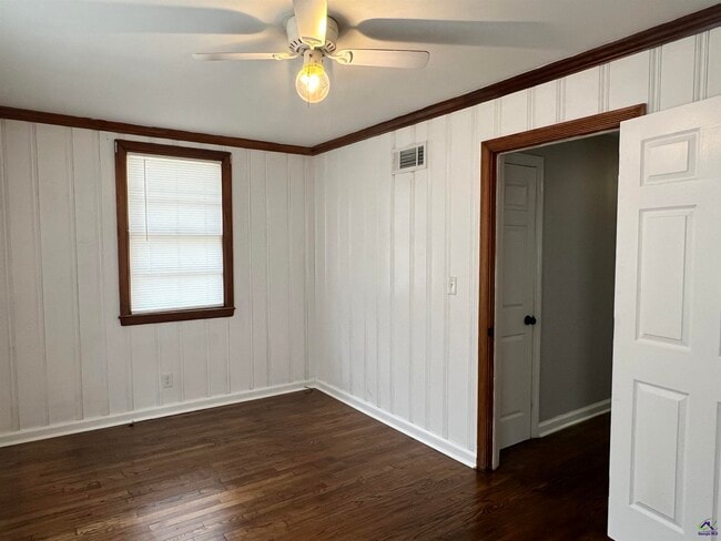 Building Photo - 965 N Pierce Ave