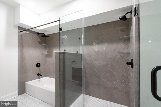 Building Photo - 1830 Montrose St