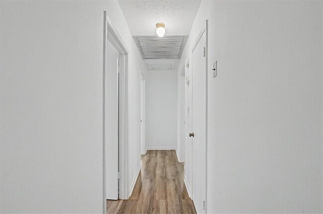 Building Photo - 2985 Fredrick Dr