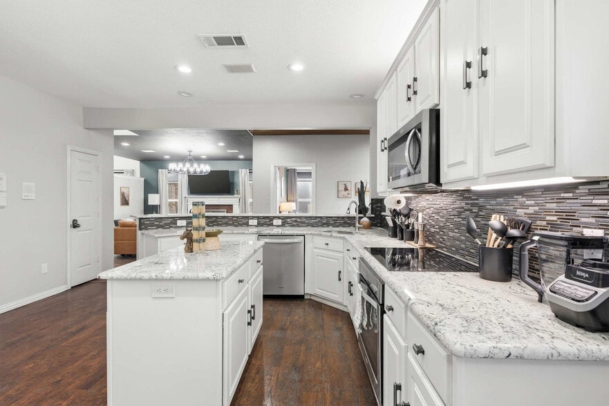 Building Photo - 5717 Christy Ln