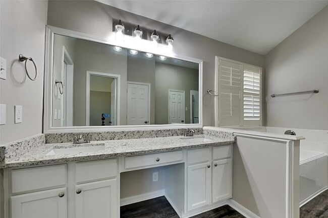 Building Photo - 18110 Polo Meadow Dr