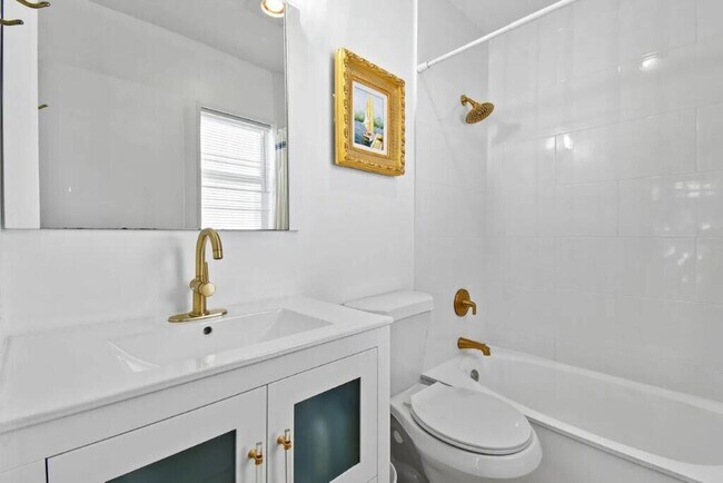 Building Photo - 941 Ocean Dr