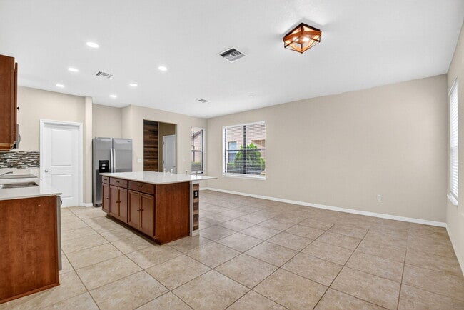Building Photo - 2833 Troubadour St
