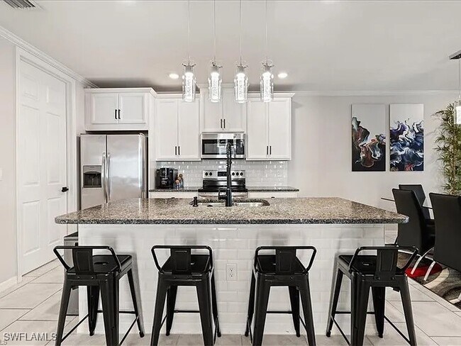 Building Photo - 14672 Edgewater Cir