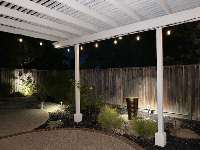 Building Photo - Elegant and Move-In Ready 4BD/3BA, Two-Sto...