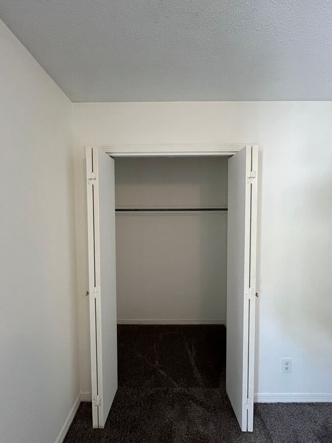 Building Photo - Townhome Located in NE Pensacola