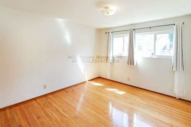 Building Photo - Beautiful, Perfectly located Hayward Home w/ lush and spacious garden.