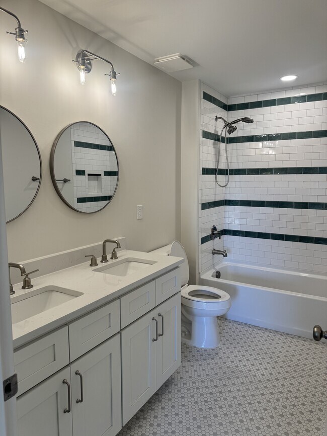 Building Photo - 204 Landmark Dr