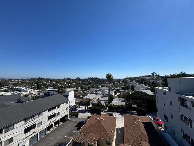 Building Photo - Modern Comfort Meets Prime Location | Stunning 1BR in North Park