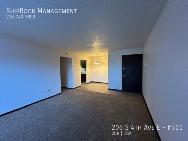 Building Photo - 206 S 4th Ave W