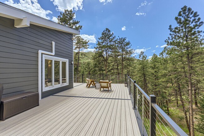 Building Photo - GORGEOUS 4BD/ 3BA MOUNTAIN HOME in Boulder, CO- Available 7/10/26!