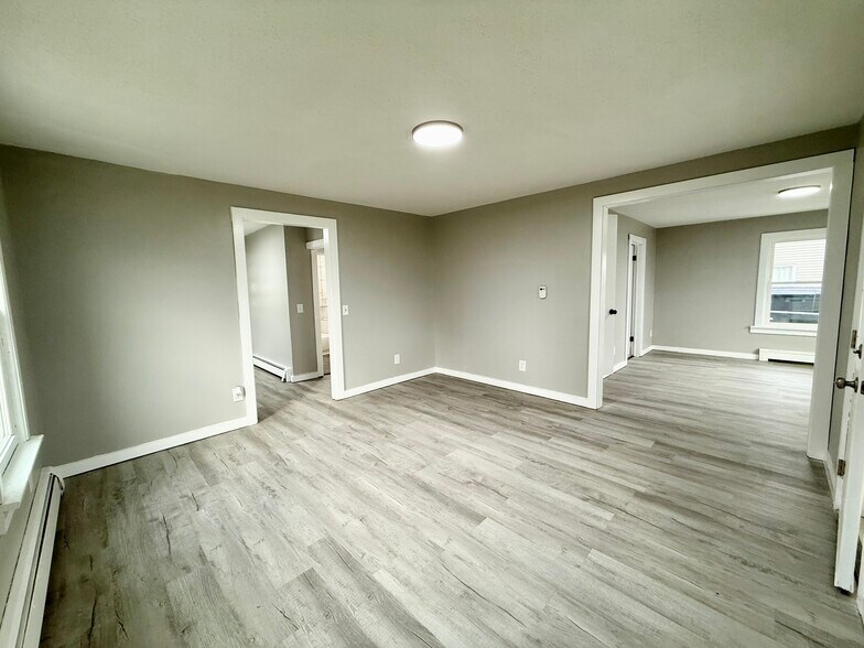 Building Photo - 1005 13th Ave