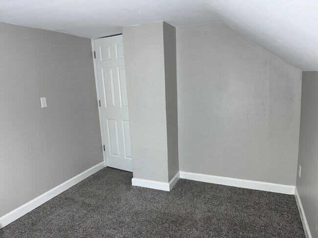 Building Photo - 2220 S 1st Ave