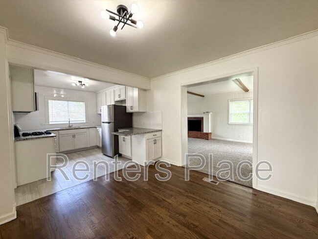 Building Photo - 2215 S Winston Ave