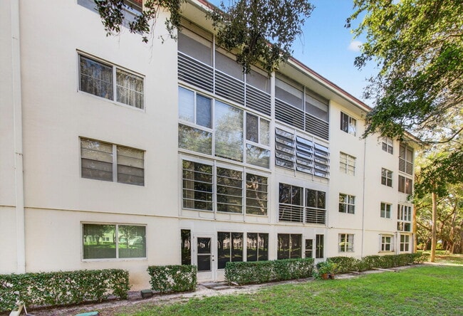 Building Photo - 1501 Cayman Way