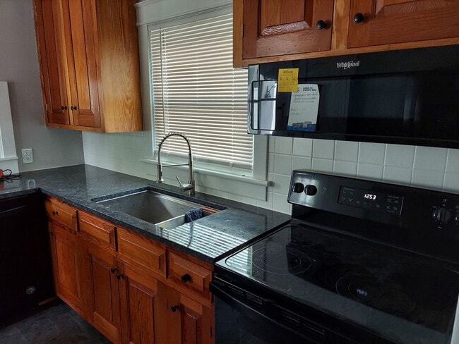 Building Photo - Single Family 3 BR, 2 Bath Rental House in Staunton, Available in November 2025