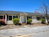 Building Photo - 1754 Meadowbrook Terrace