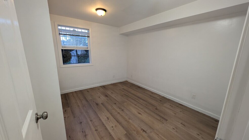 Building Photo - 219 Schwerin St