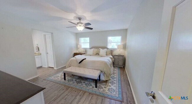 Building Photo - 323 Cardinal Dr