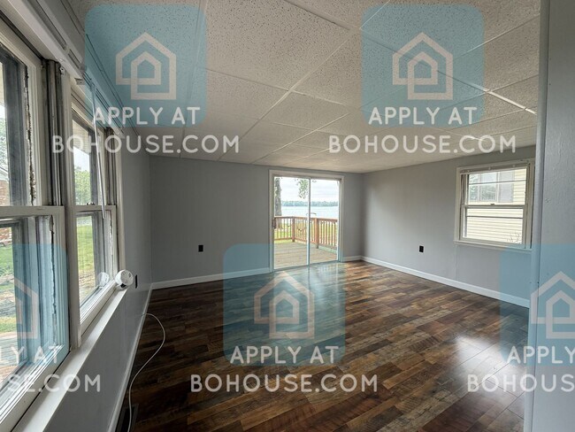Building Photo - AVAILABLE SOON! LAKEFRONT 2 BED 1.5 BATH H...