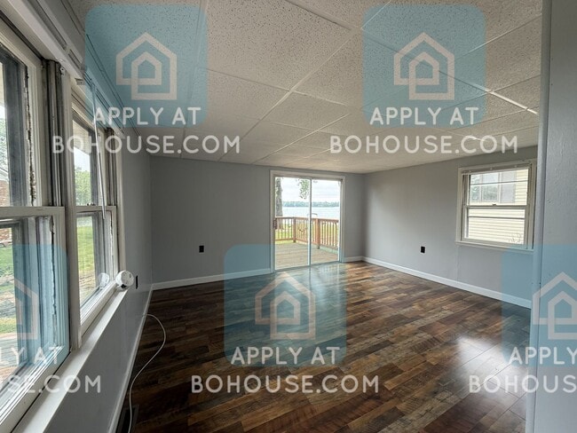 Building Photo - LAKEFRONT 2 BEDROOM HOME W/OFFICE!