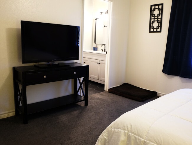 Building Photo - 6127 Meadowhaven Ln