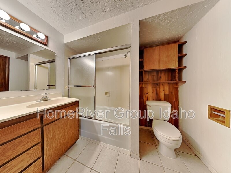 Building Photo - 380 Ladino Dr