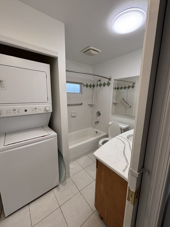 Building Photo - 53 Pinewood Dr