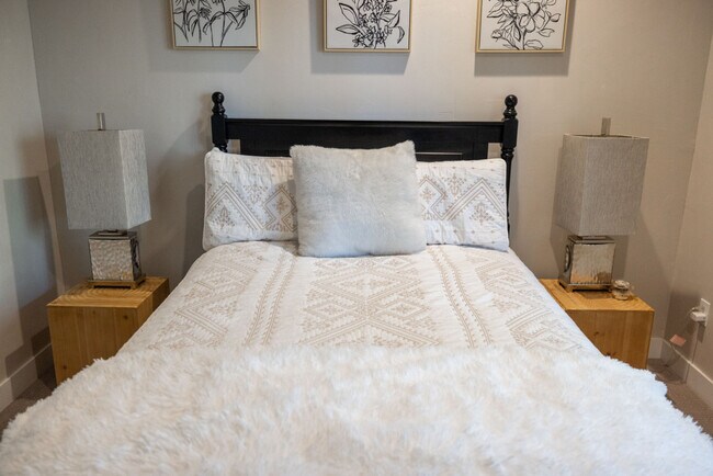 Building Photo - 255 Matterhorn Dr