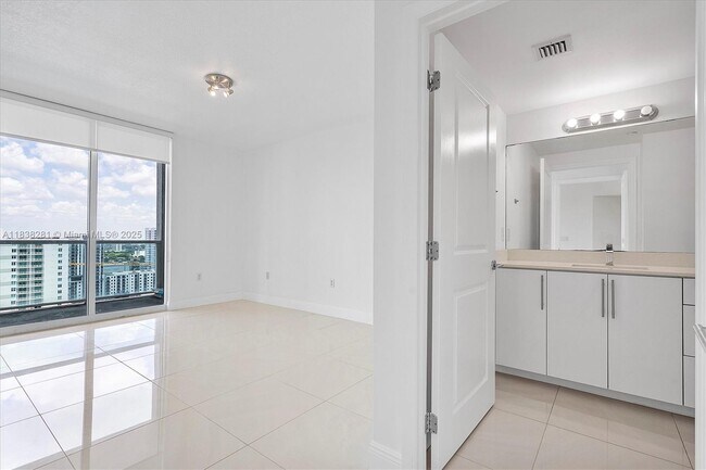 Building Photo - 1250 S Miami Ave