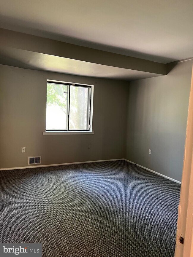Building Photo - 50 Stonegate Dr