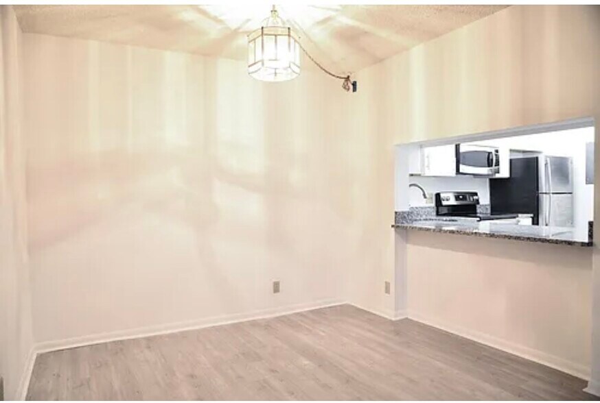 Building Photo - 209 Foxtail Dr