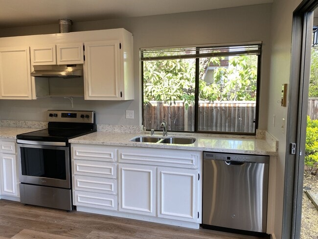 Building Photo - ALMADEN VALLEY - Spacious single story home with fenced yard, great location