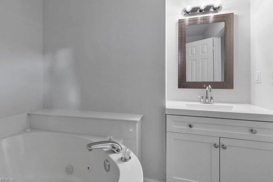 Master bath - 459 Seahorse Run