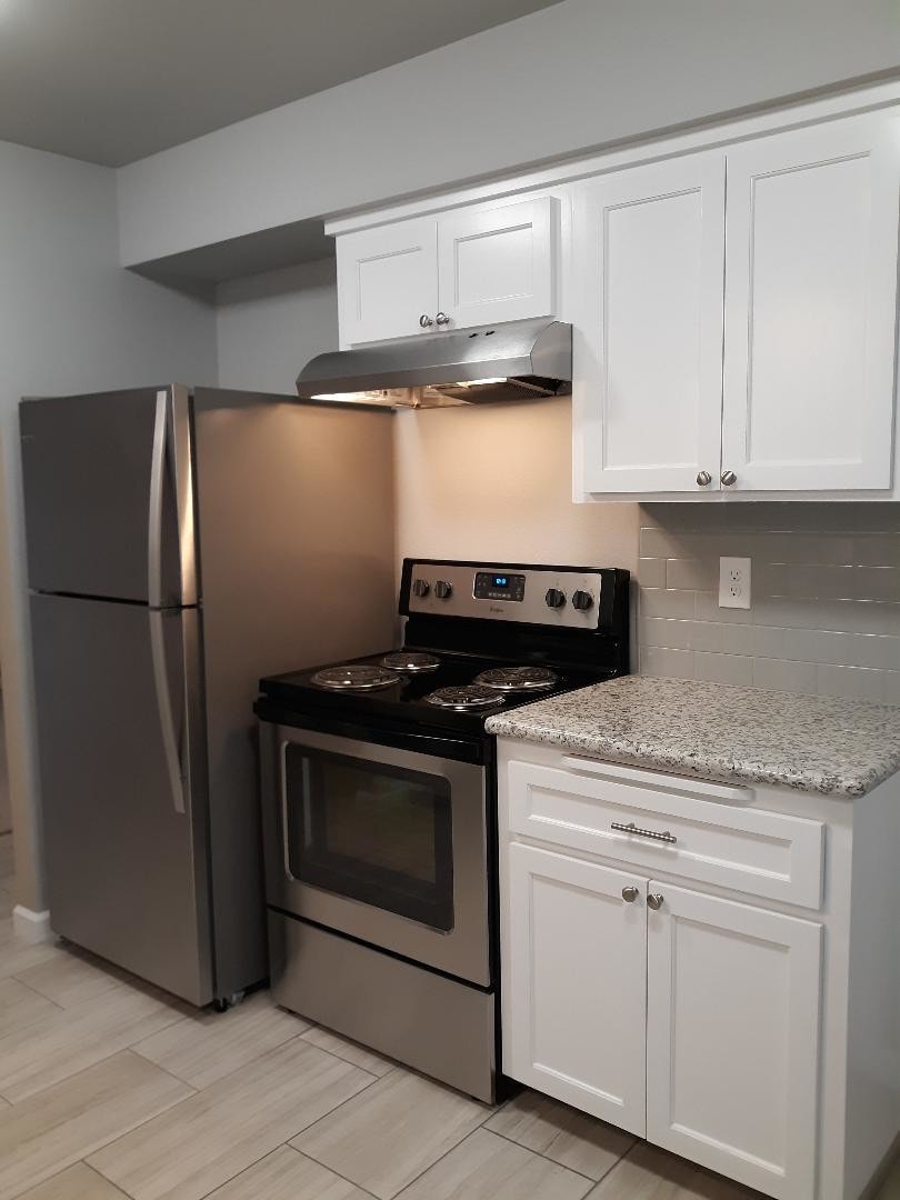 Refrigerator/Electric Stove - 6266 N Fresno St