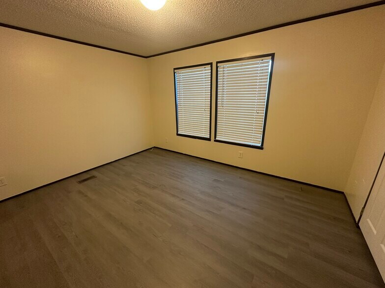 Building Photo - 2123 Bradford St