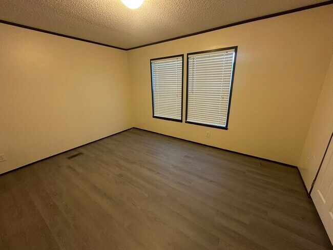 Building Photo - 2123 Bradford St