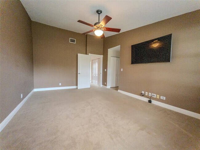 Building Photo - 9113 Vineyard Lake Dr