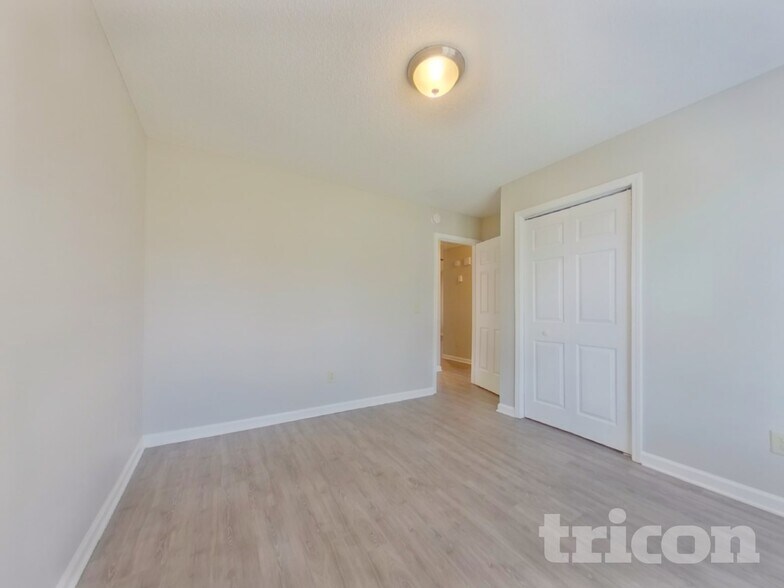 Building Photo - 529 Ferncliffe Rd