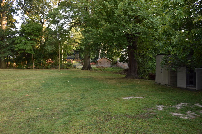 Building Photo - 188 Tichenor Ave