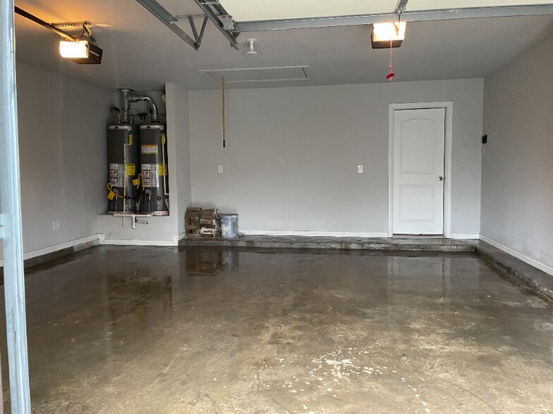 Building Photo - 6809 Helena Way