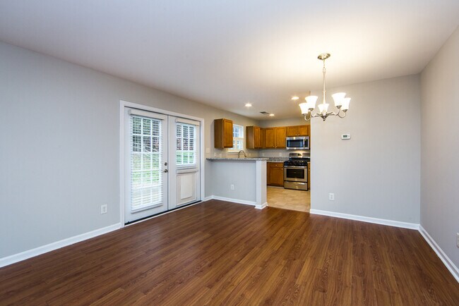 Building Photo - Great 3BD/2.5BA Home in Desirable Highland Creek!