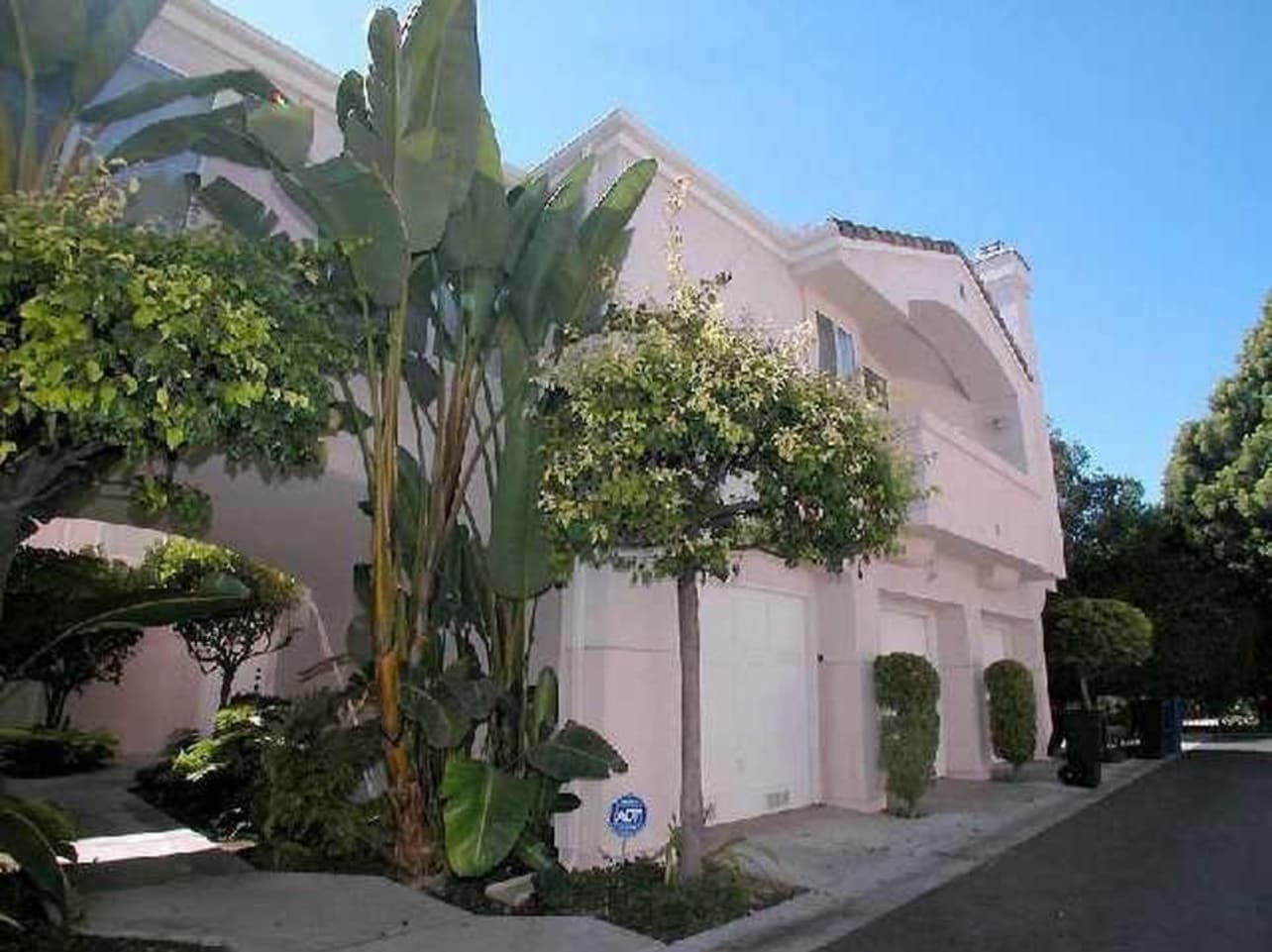 Building Photo - 401 Sanibelle Cir